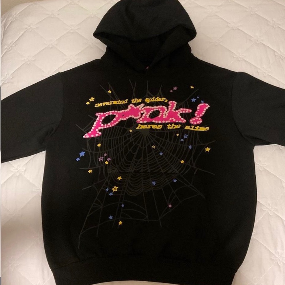 Black spider hoodie will be shipped within 1-2 days! Size small unsex